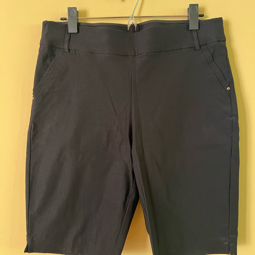 Attyre Black Women's Bermudas